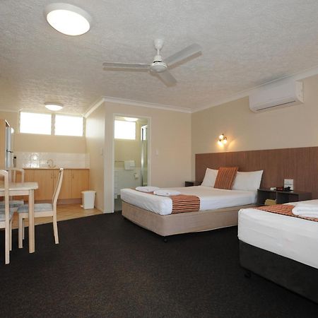 Shoredrive Motel Townsville Room photo