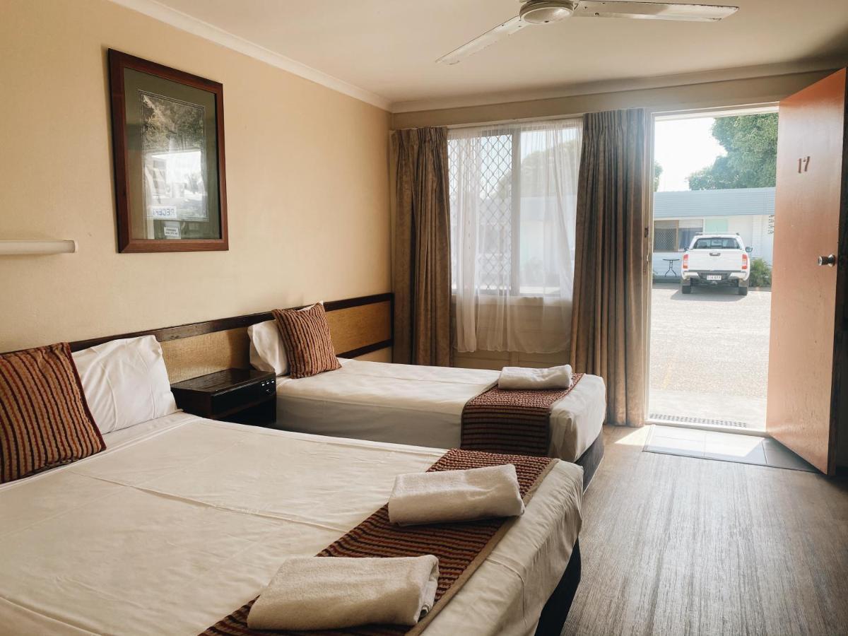 Shoredrive Motel Townsville Room photo