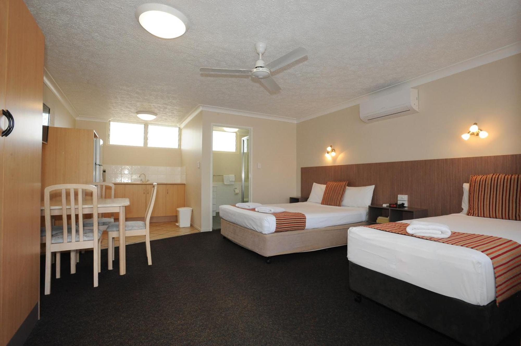 Shoredrive Motel Townsville Room photo