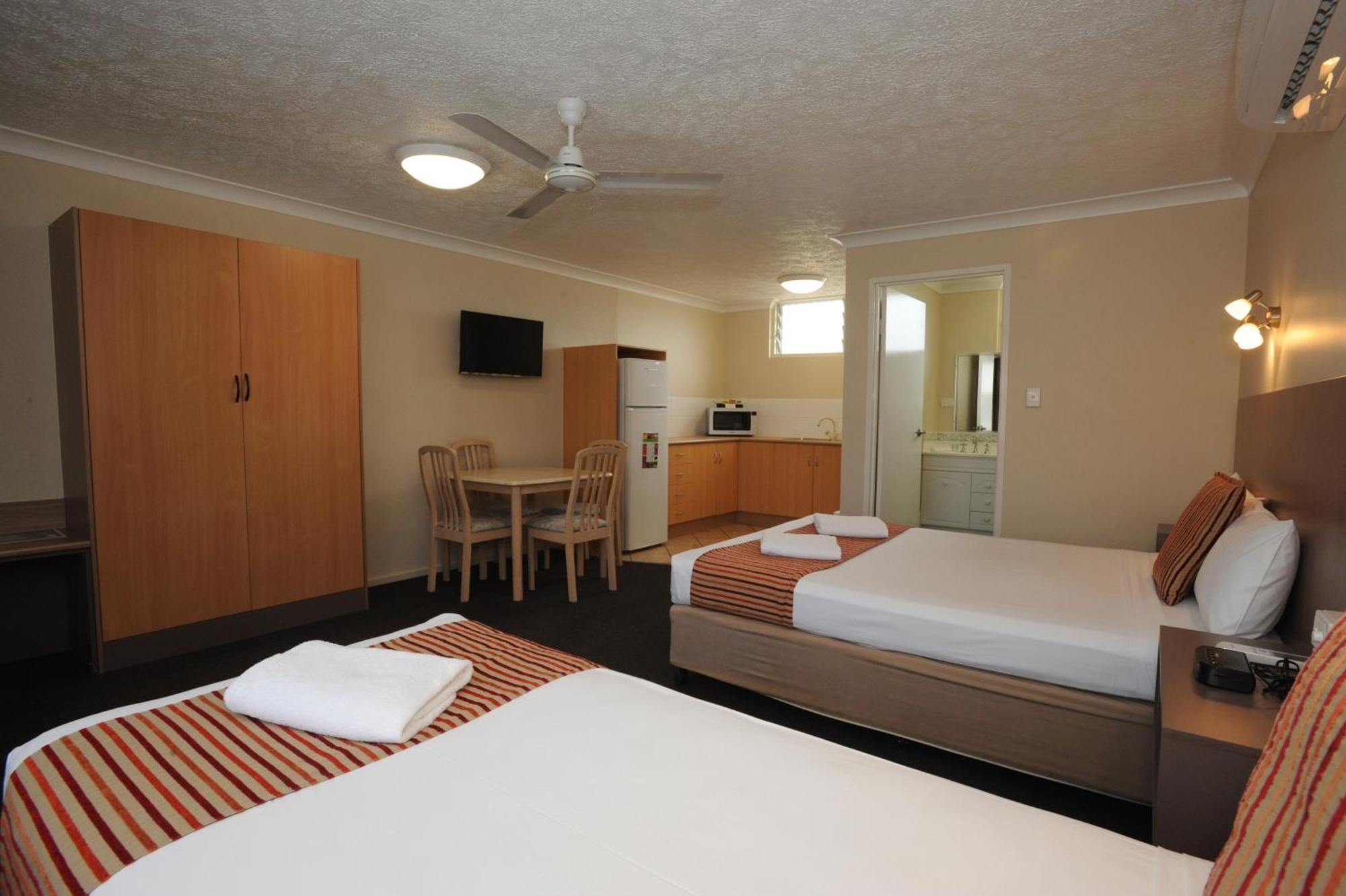 Shoredrive Motel Townsville Room photo