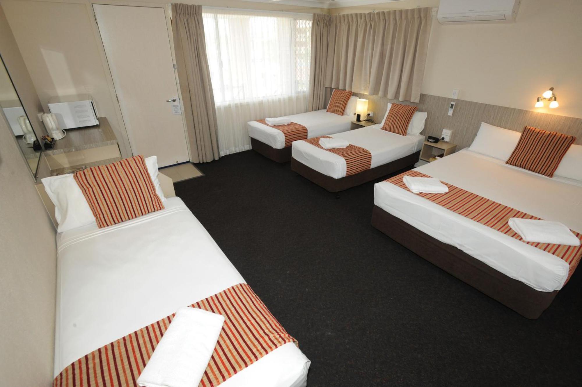 Shoredrive Motel Townsville Room photo