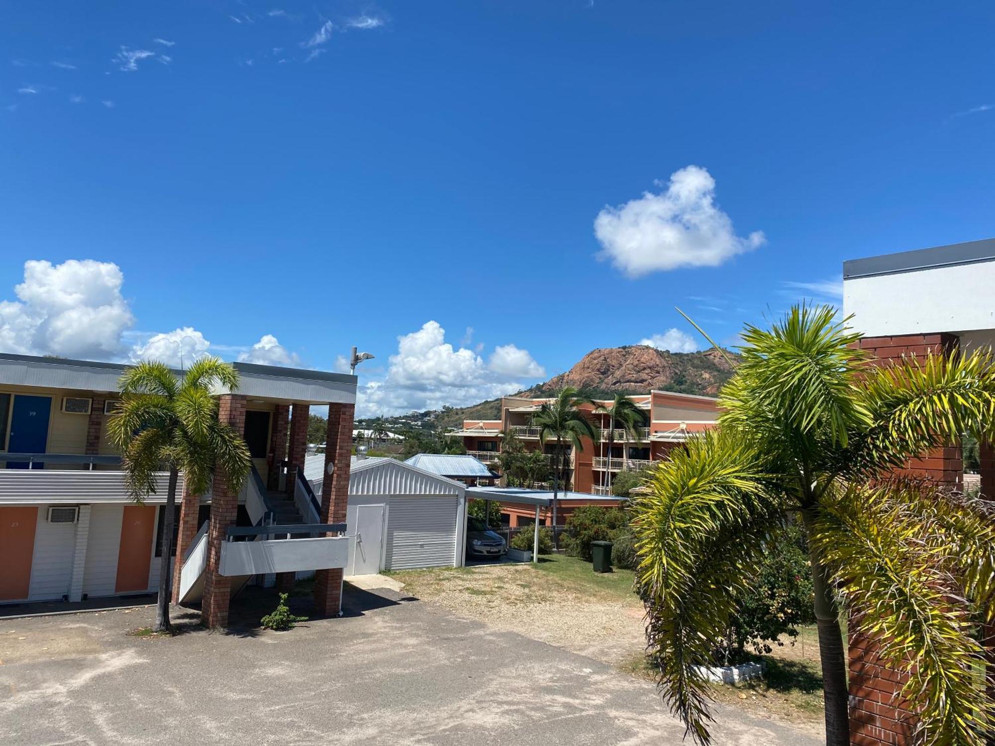 Shoredrive Motel Townsville Room photo