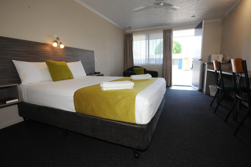 Shoredrive Motel Townsville Room photo