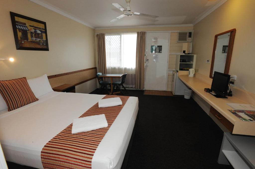 Shoredrive Motel Townsville Room photo
