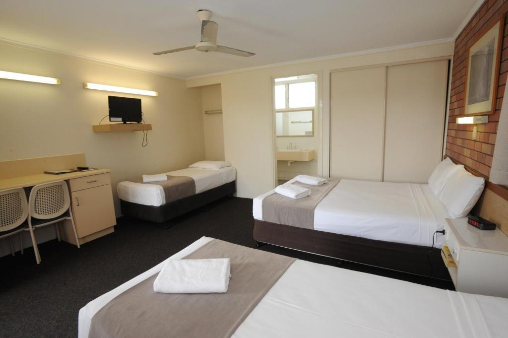 Shoredrive Motel Townsville Room photo